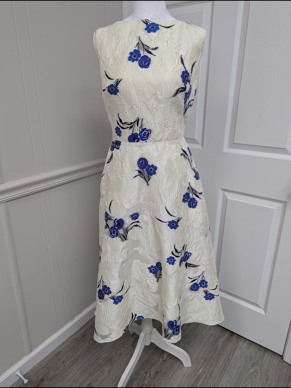 Lela Rose Sleeveless  Floral Midi Dress with Blue Flowers